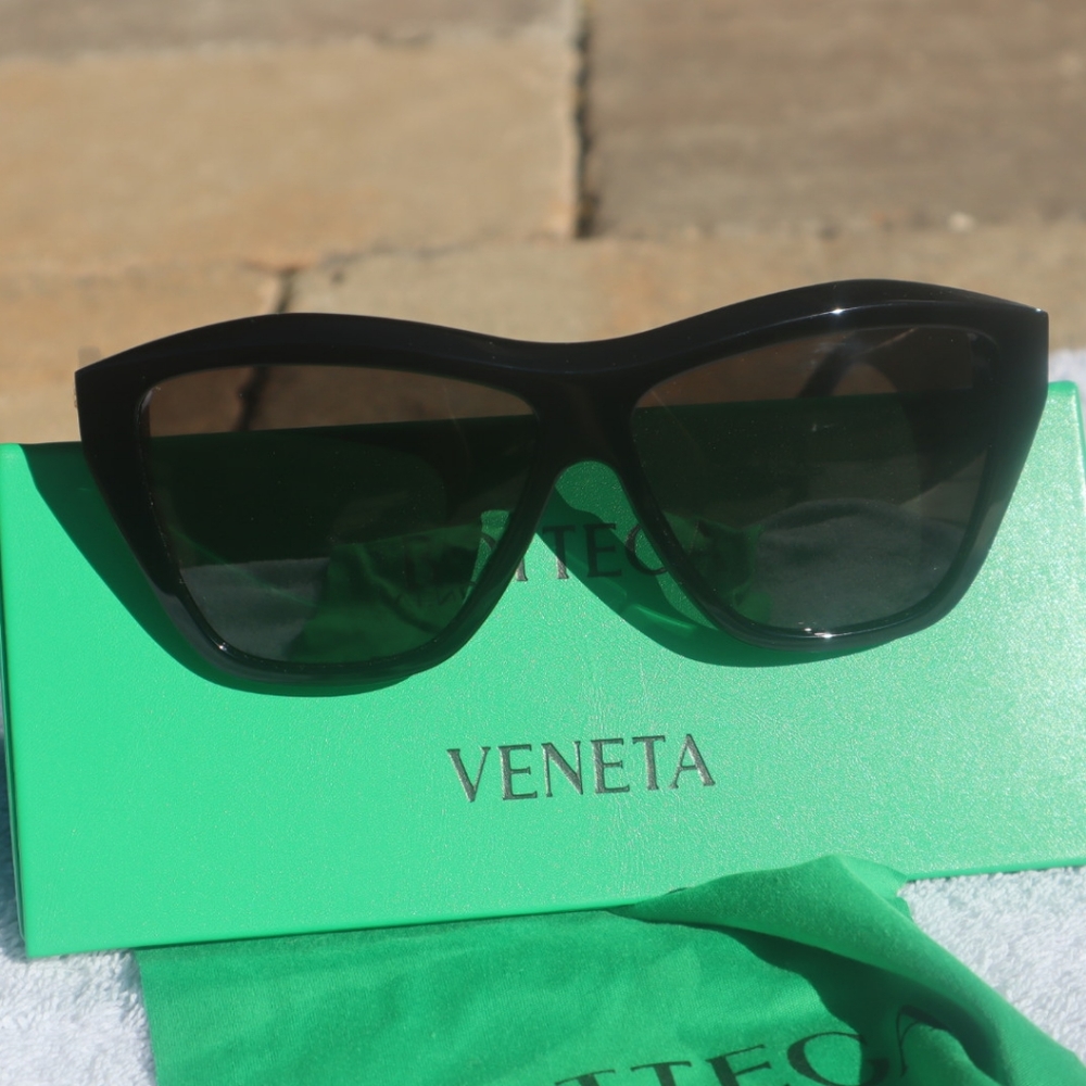 Bottega Veneta black sunglass